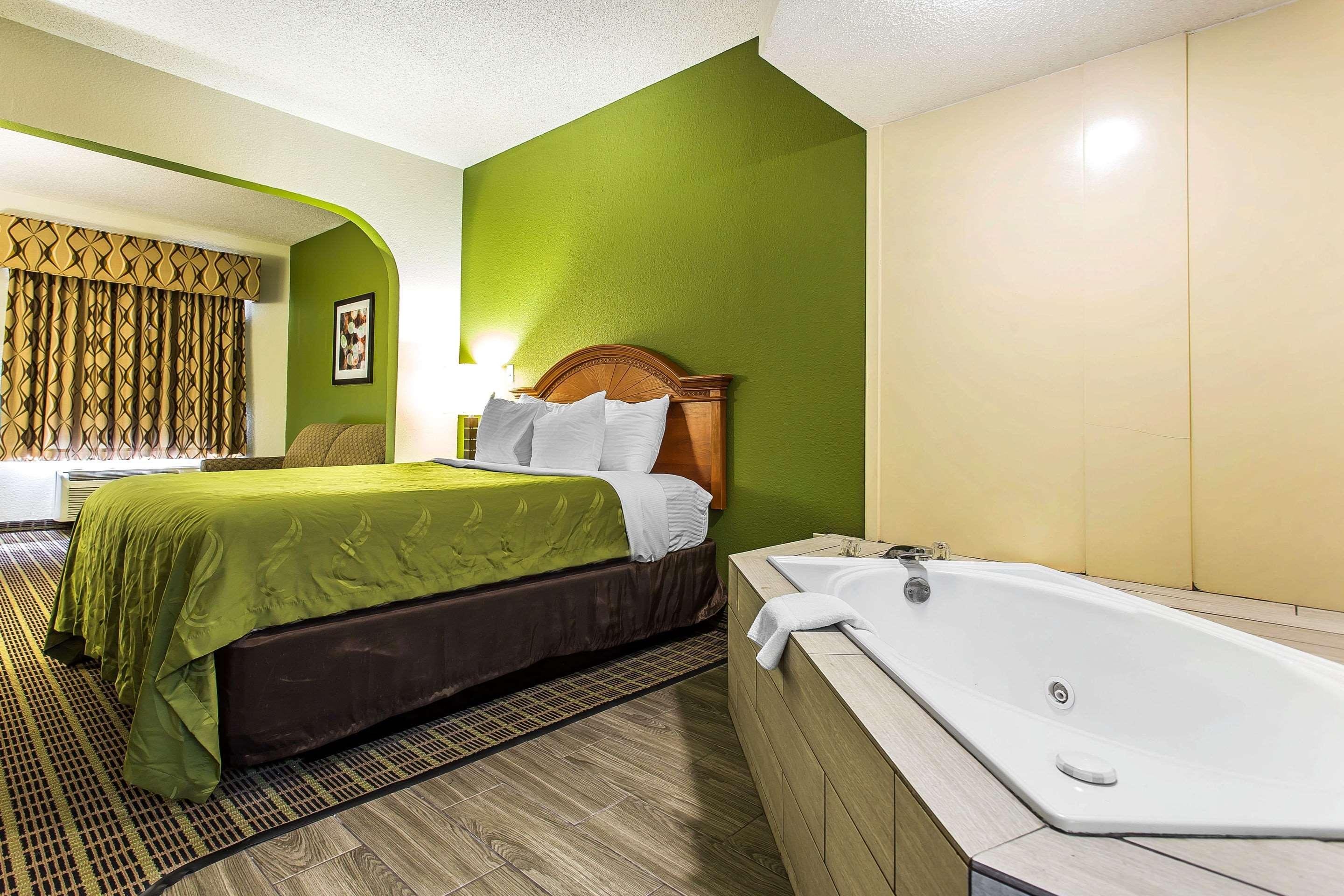 Quality Inn & Suites Orangeburg Esterno foto