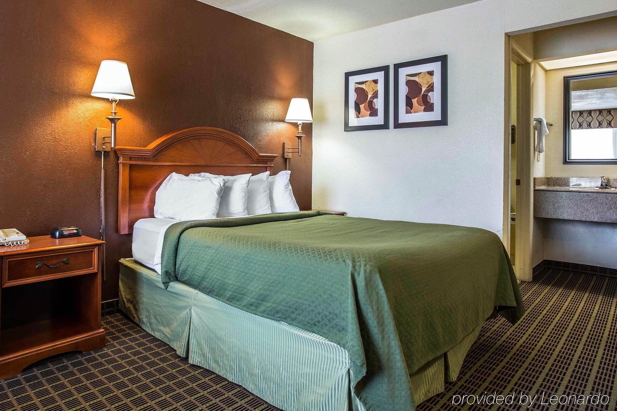 Quality Inn & Suites Orangeburg Esterno foto